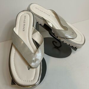 EUC Donald Pliner Silver & White Leather Flip Flops - Sz 8.5